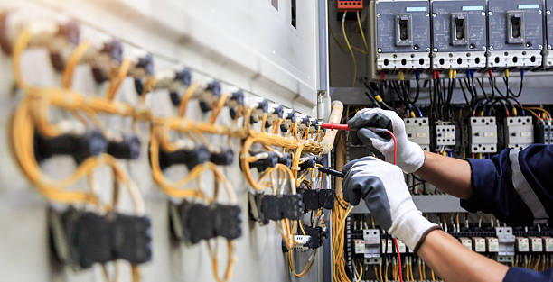 Professional Electrician technician working in Raintree Plantation, MO